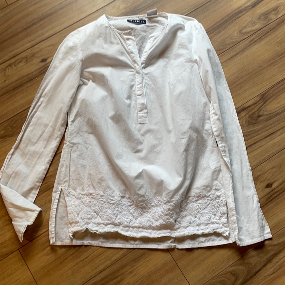 Tommy Hilfiger cotton blouse with detailing at the bottom.